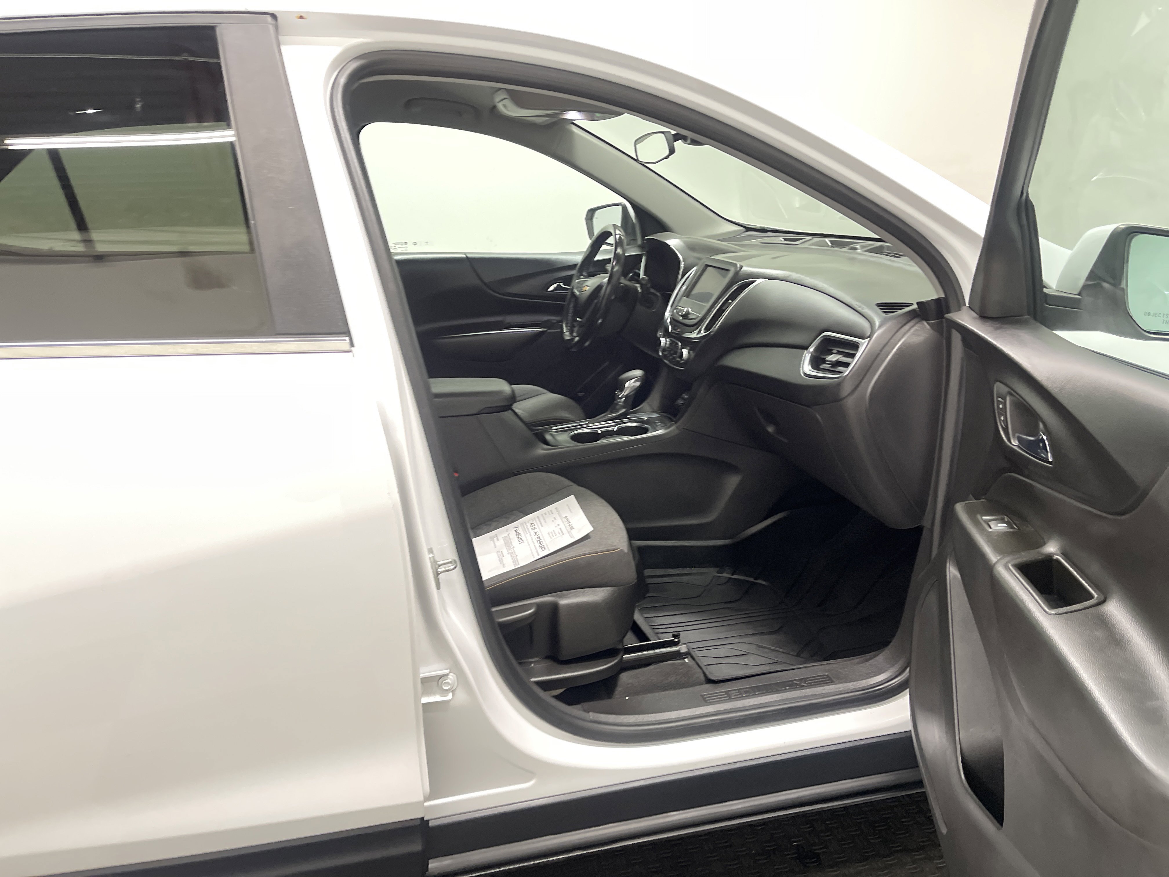 Used 2022 Chevrolet Equinox LT w/ Driver Convenience Package image 27