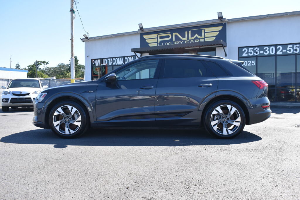 Used 2021 Audi e-tron Premium w/ Convenience Plus Package image 3