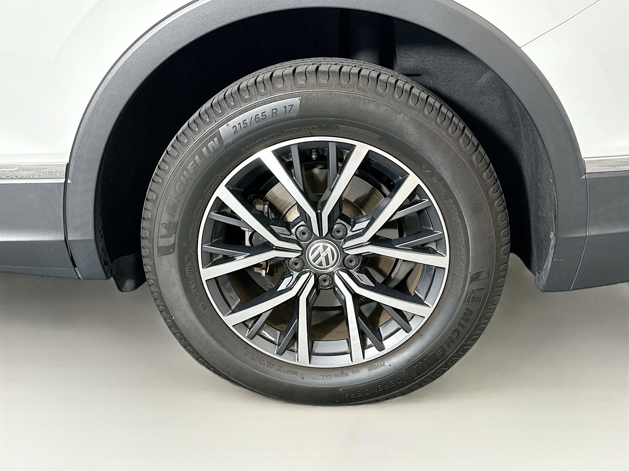 Used 2020 Volkswagen Tiguan SE w/ Panoramic Sunroof Package FWD image 11