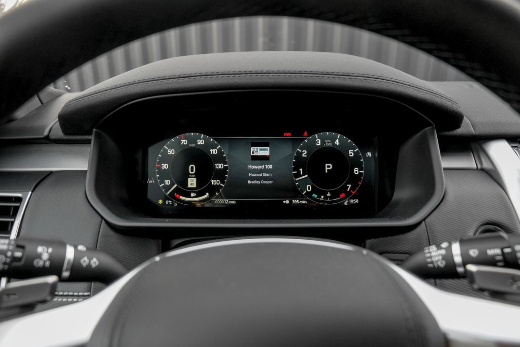 Used 2025 Land Rover Discovery Dynamic SE image 11