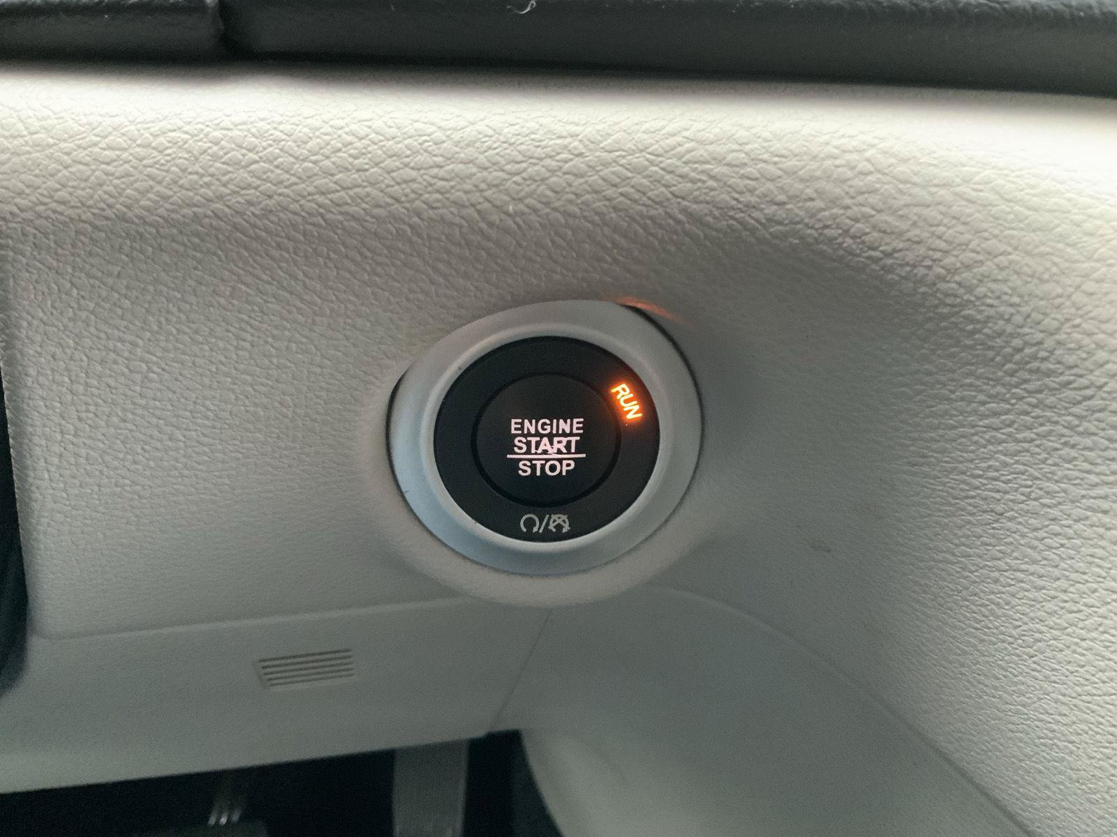 Used 2017 Chrysler Pacifica Touring-L FWD image 26
