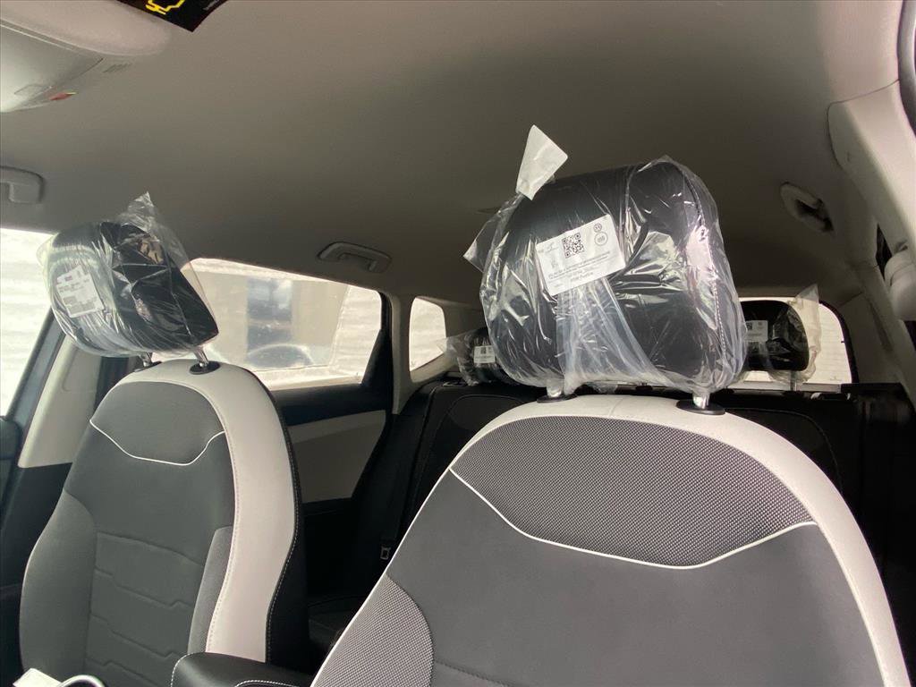 New 2026 Volkswagen Taos SE image 5