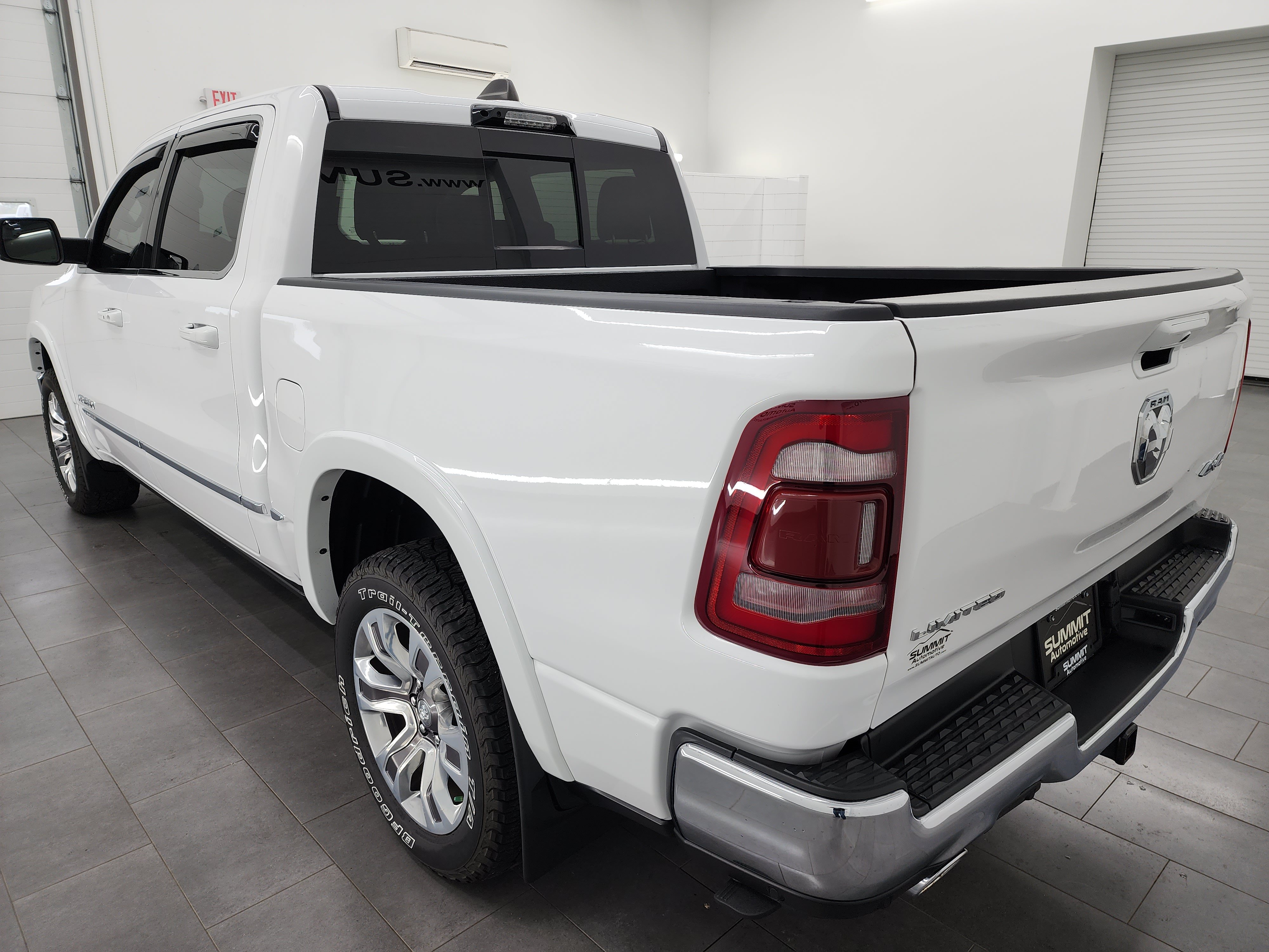 Used 2023 RAM 1500 Limited AWD/4WD image 6