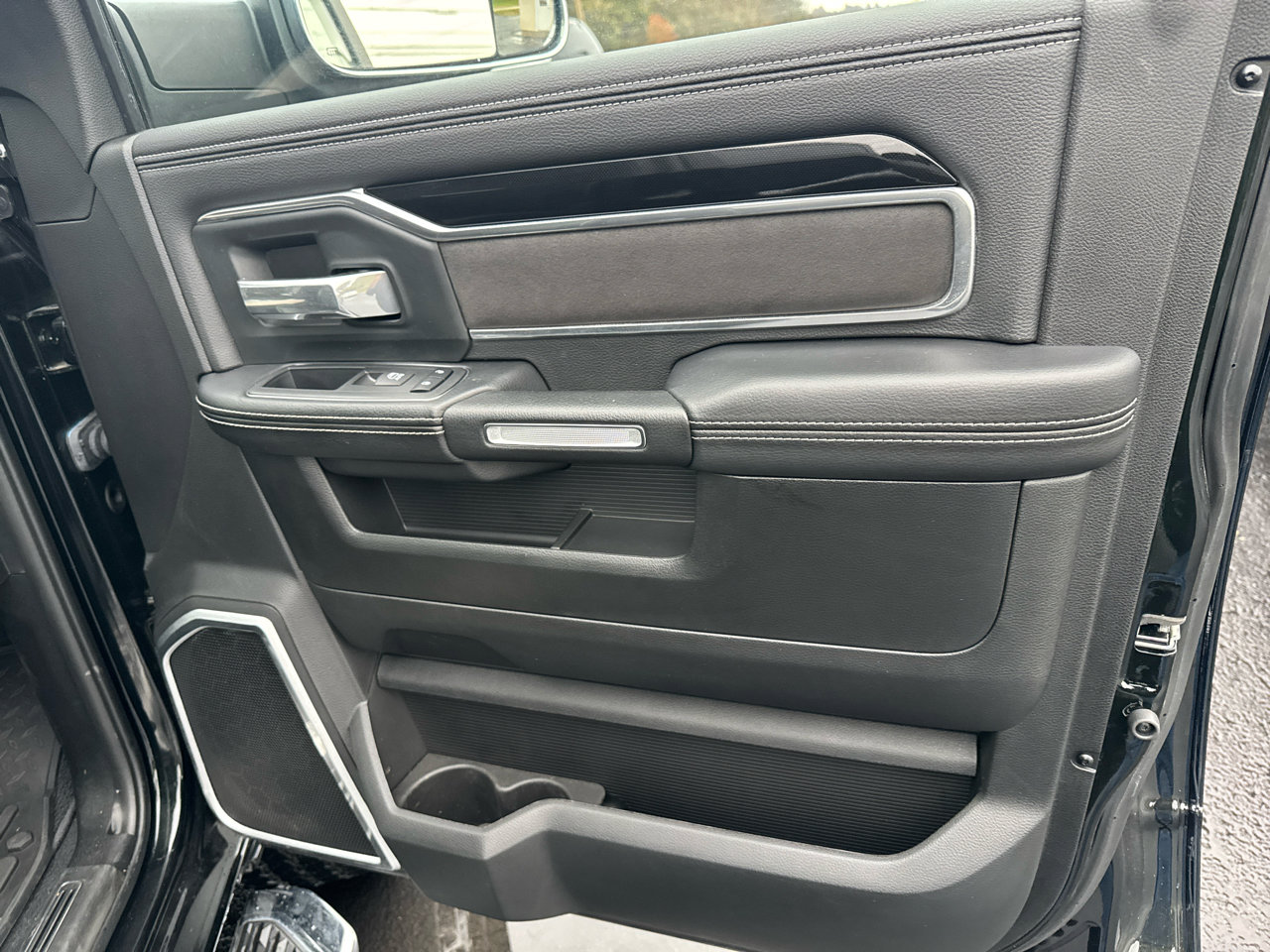 Used 2019 RAM 2500 Laramie image 8