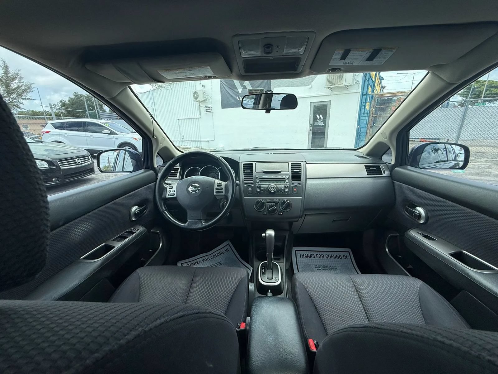 Used 2009 Nissan Versa Hatchback w/ Convenience Pkg FWD image 12