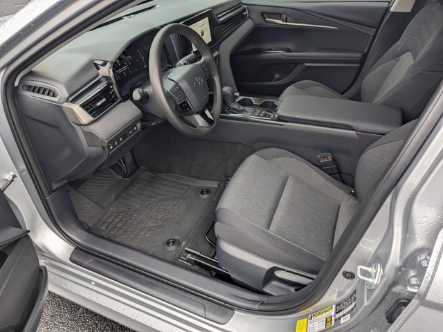 Used 2025 Toyota Camry LE image 9