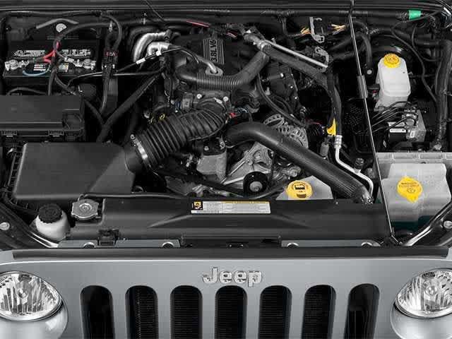 Used 2014 Jeep Wrangler Unlimited Sahara w/ Connectivity Group AWD/4WD image 8