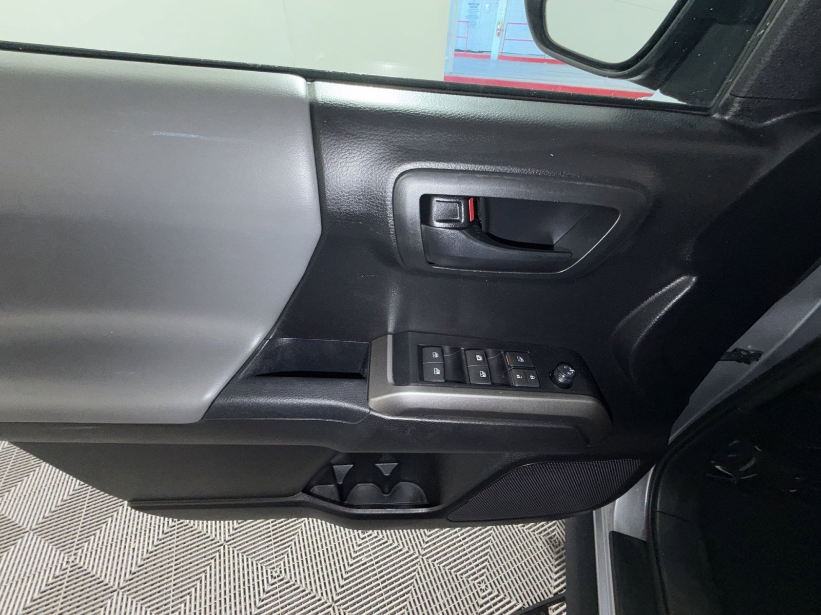 Used 2019 Toyota Tacoma SR5 image 15