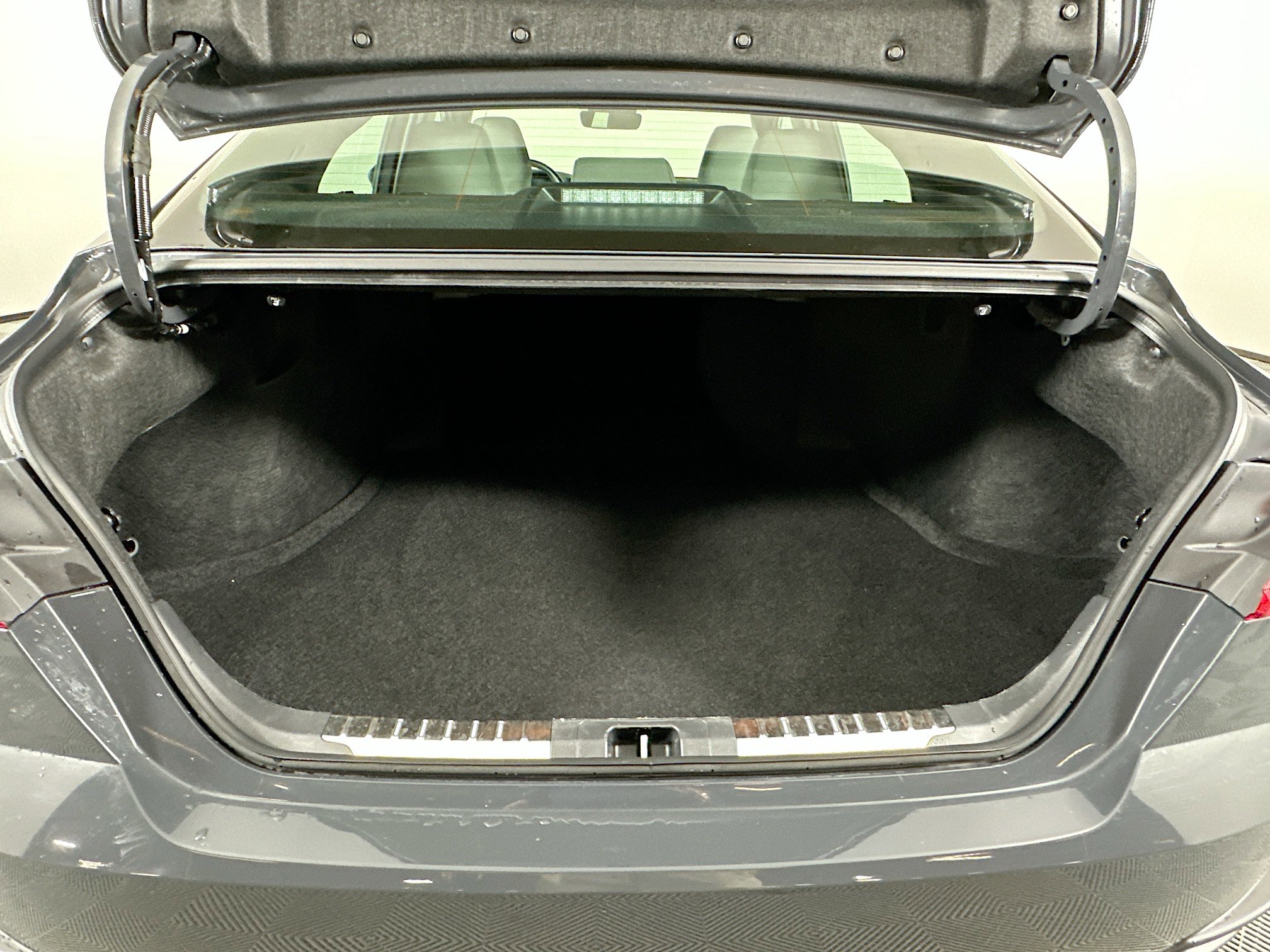 Used 2025 Toyota Camry SE image 29