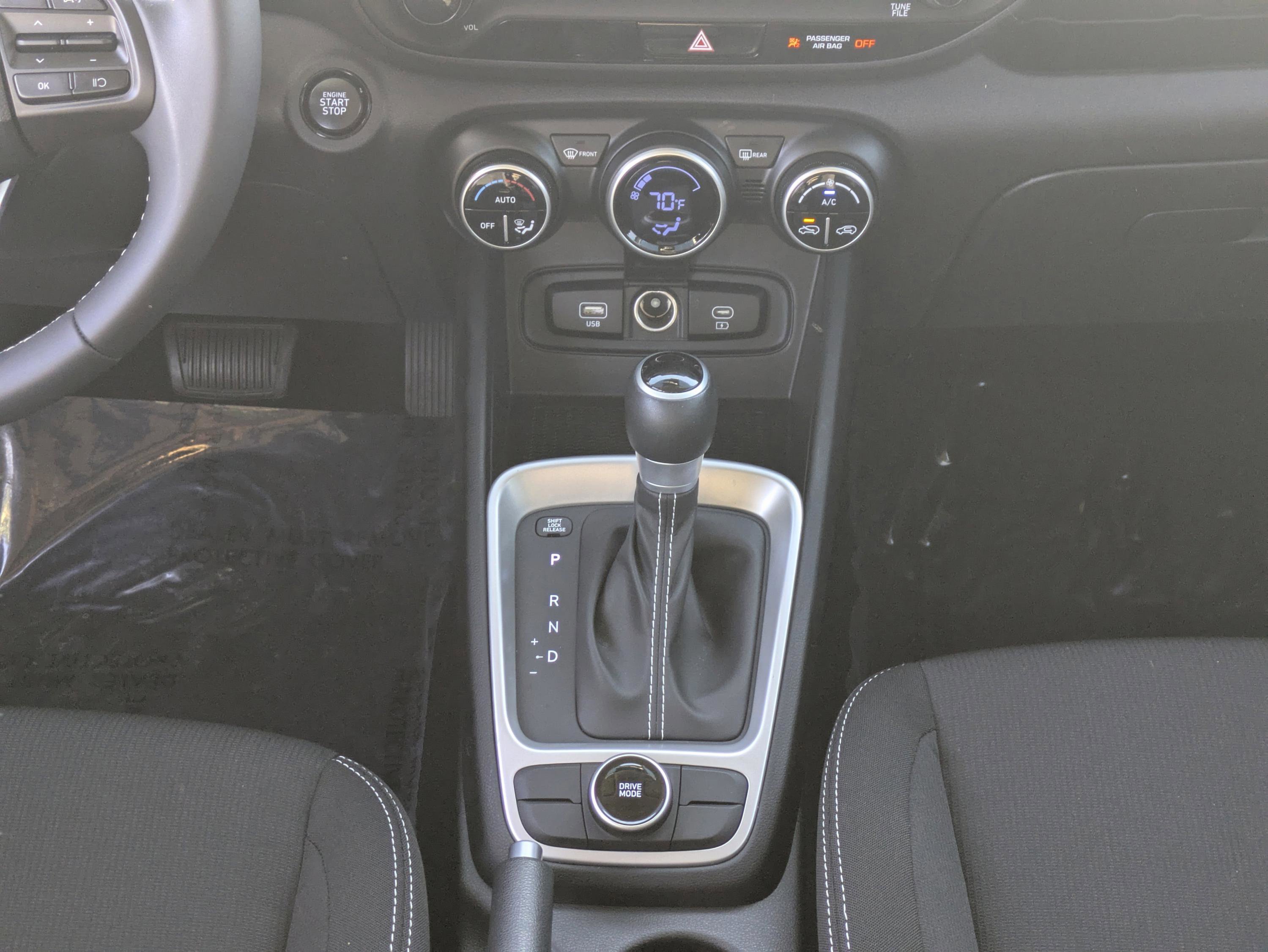 Certified 2024 Hyundai Venue SEL image 18