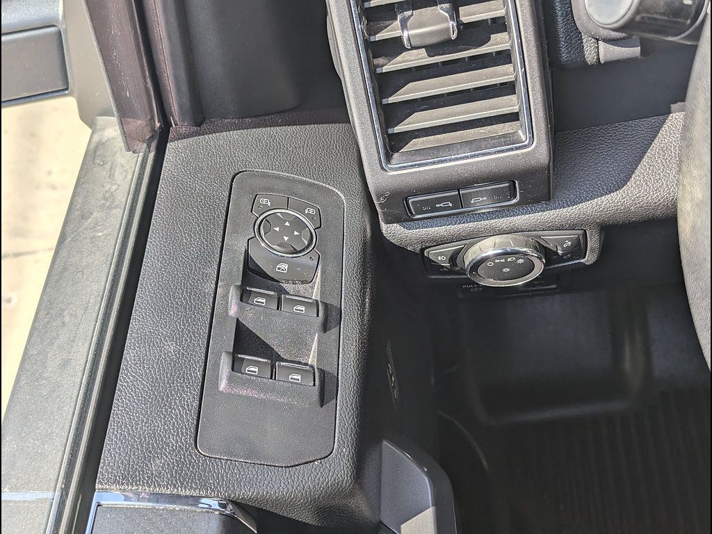 Used 2019 Ford F150 XLT w/ Equipment Group 302A Luxury AWD/4WD image 27