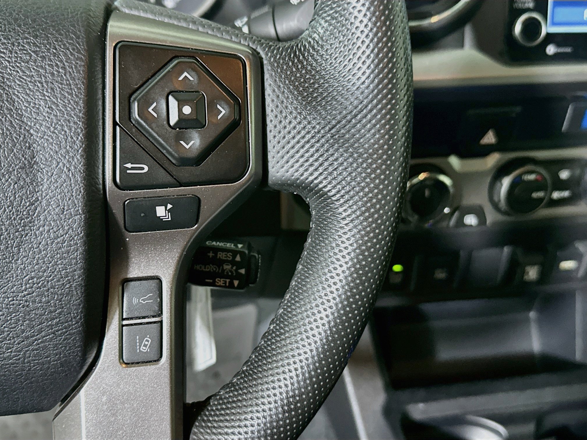 Used 2023 Toyota Tacoma SR5 w/ Technology Package AWD/4WD image 17