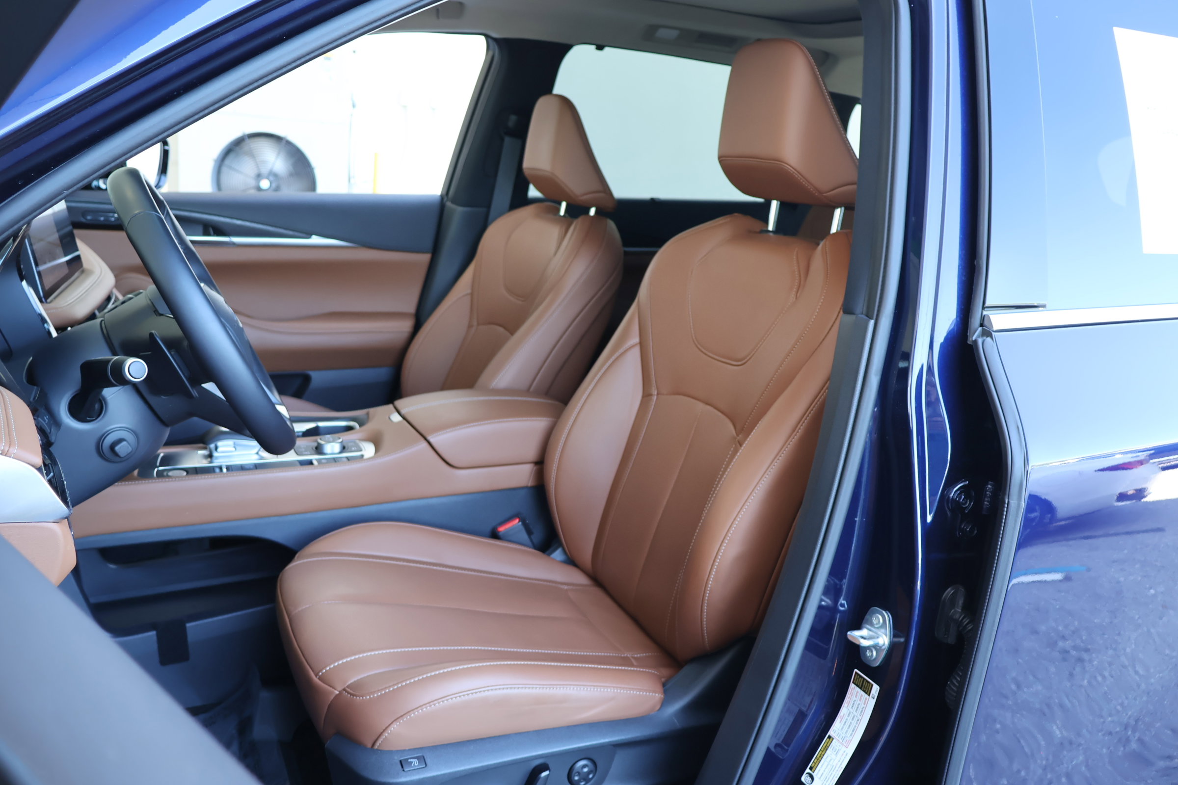 Certified 2023 INFINITI QX60 Sensory w/ Cargo Package AWD/4WD image 2