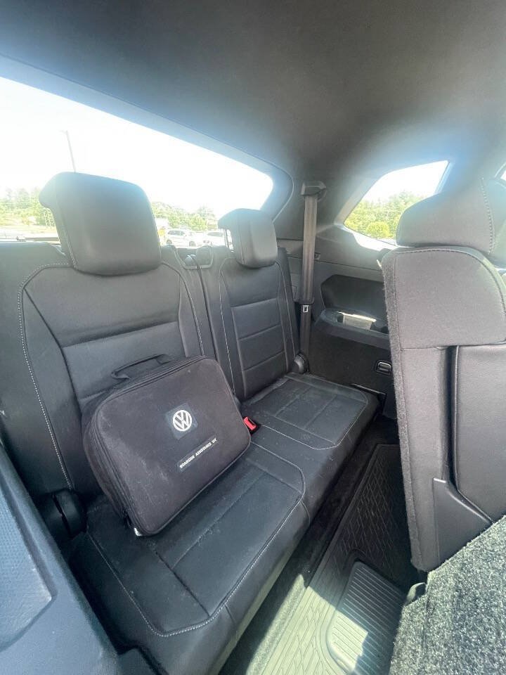 Used 2018 Volkswagen Tiguan SEL w/ R-Line Package FWD image 21