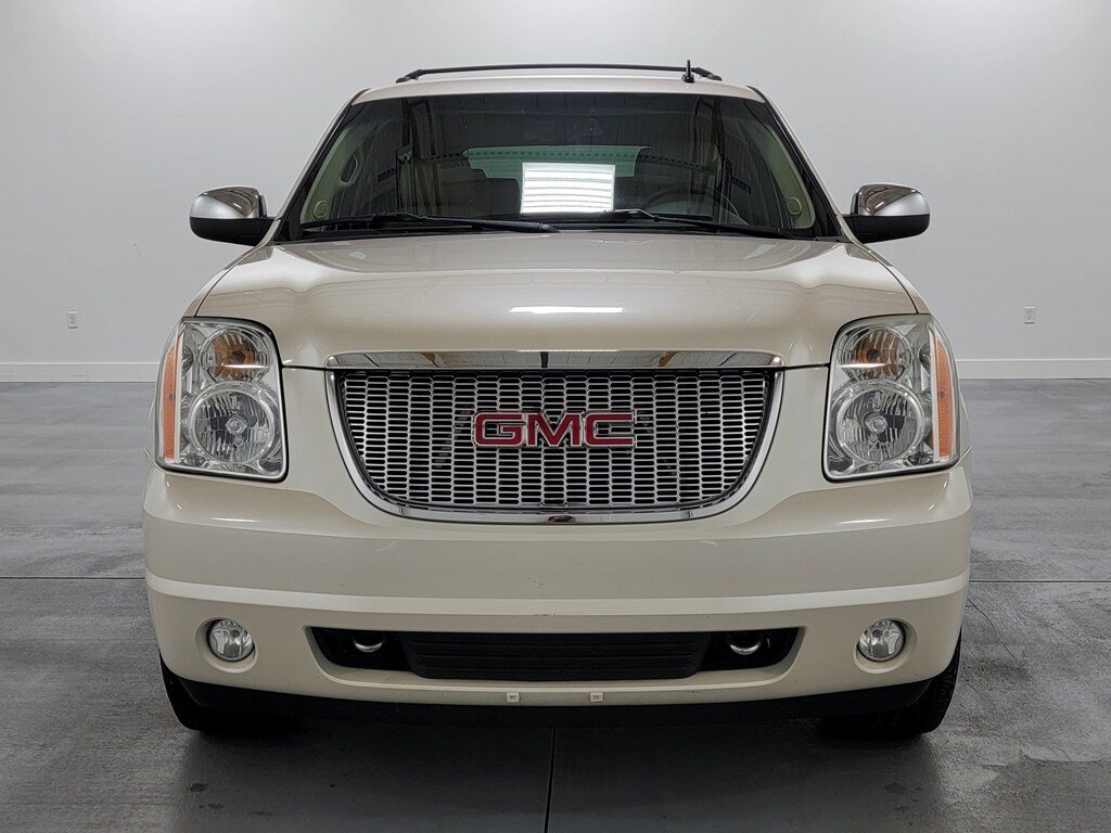 Used 2014 GMC Yukon SLT w/ SLT Chrome Package AWD/4WD image 3