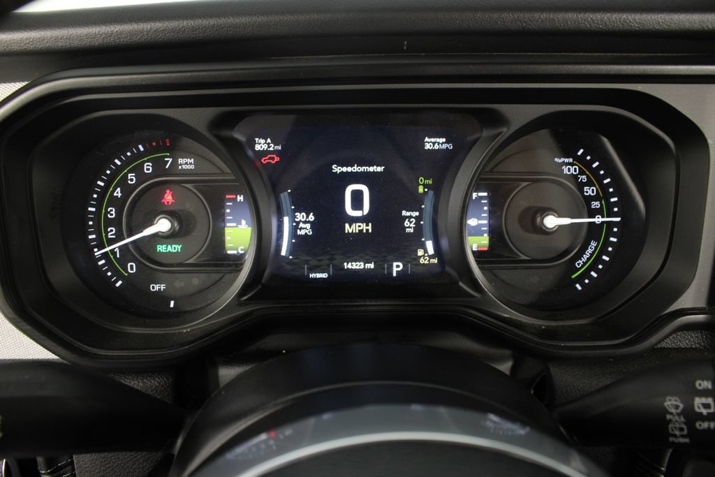 Used 2025 Jeep Wrangler Unlimited Sahara AWD/4WD image 11