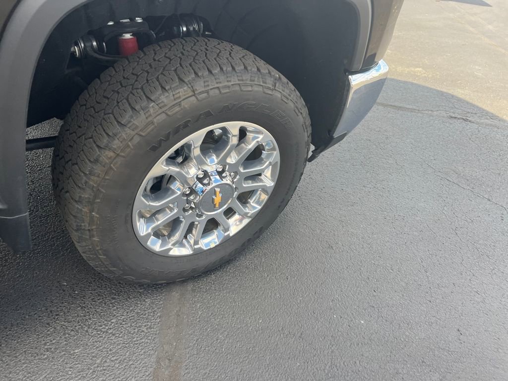 Used 2025 Chevrolet Silverado 3500 LTZ w/ LTZ Plus Package image 32