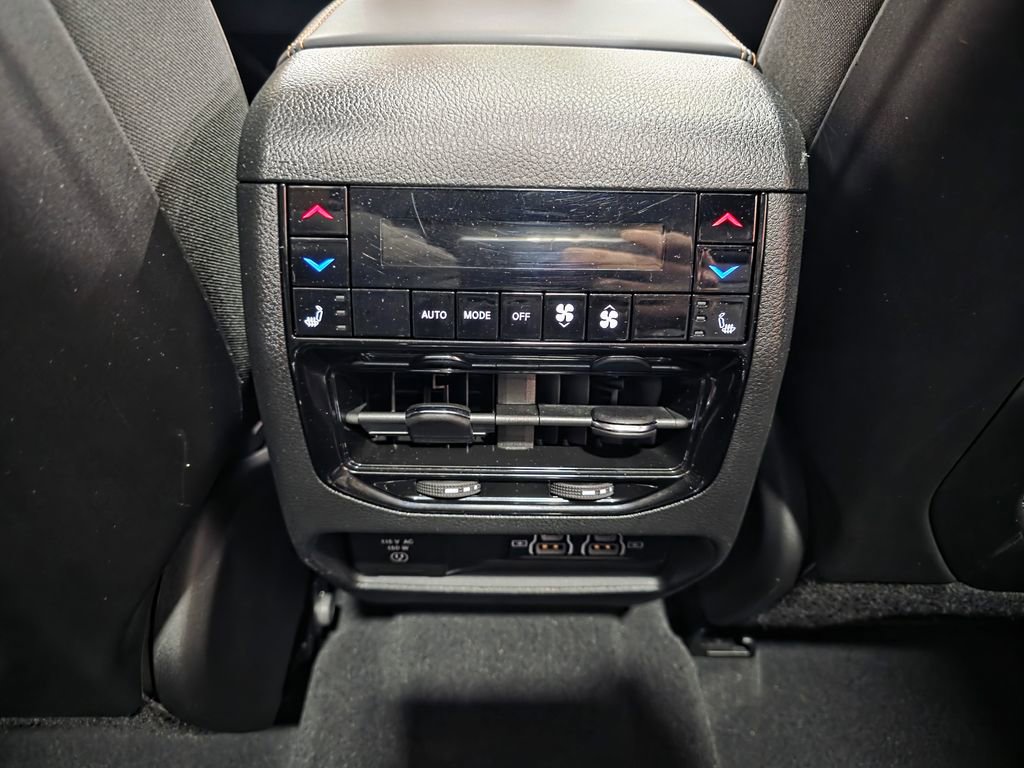 Used 2024 Jeep Grand Cherokee L Summit w/ Luxury Tech Group V image 20