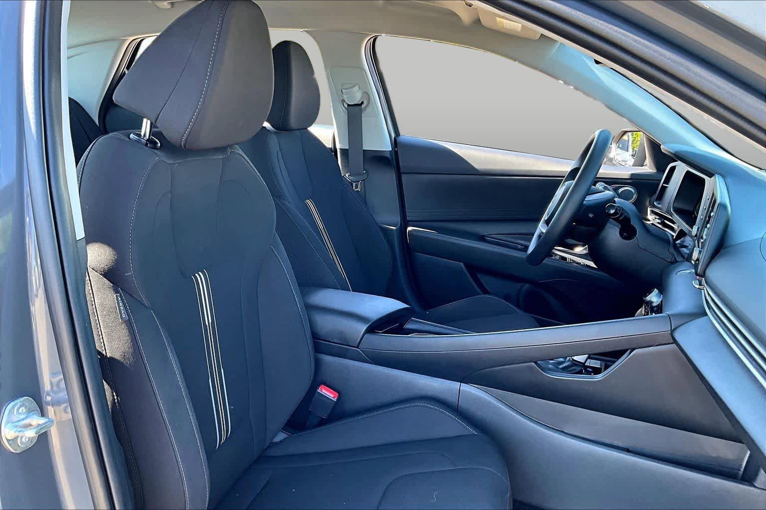 Used 2025 Hyundai Elantra Hybrid FWD image 8