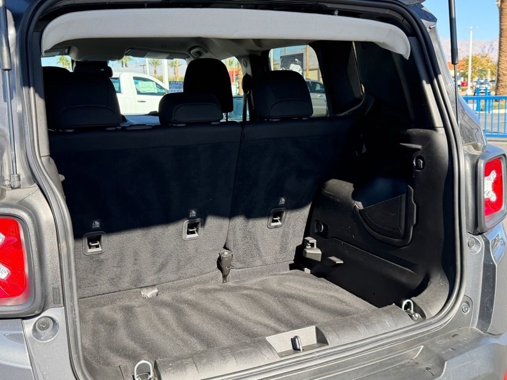 Used 2023 Jeep Renegade Latitude w/ Premium Group image 12