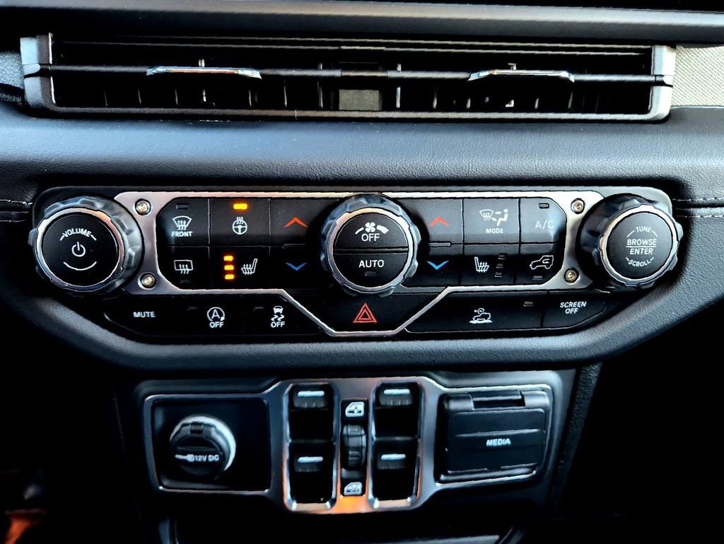 New 2025 Jeep Wrangler Sahara w/ Technology Group image 22