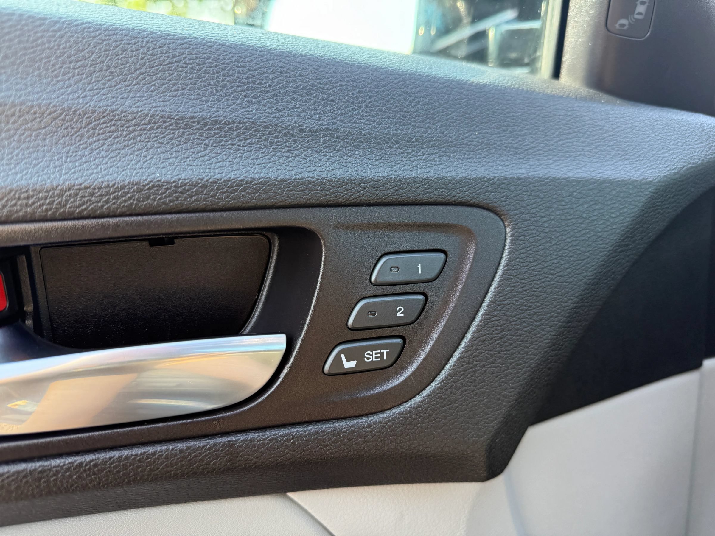 Used 2016 Acura TLX w/ Technology Package FWD image 21