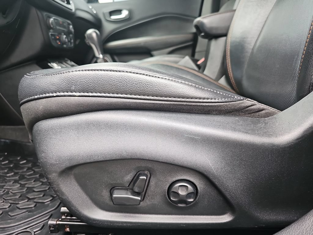 Used 2019 Jeep Compass Limited FWD image 26