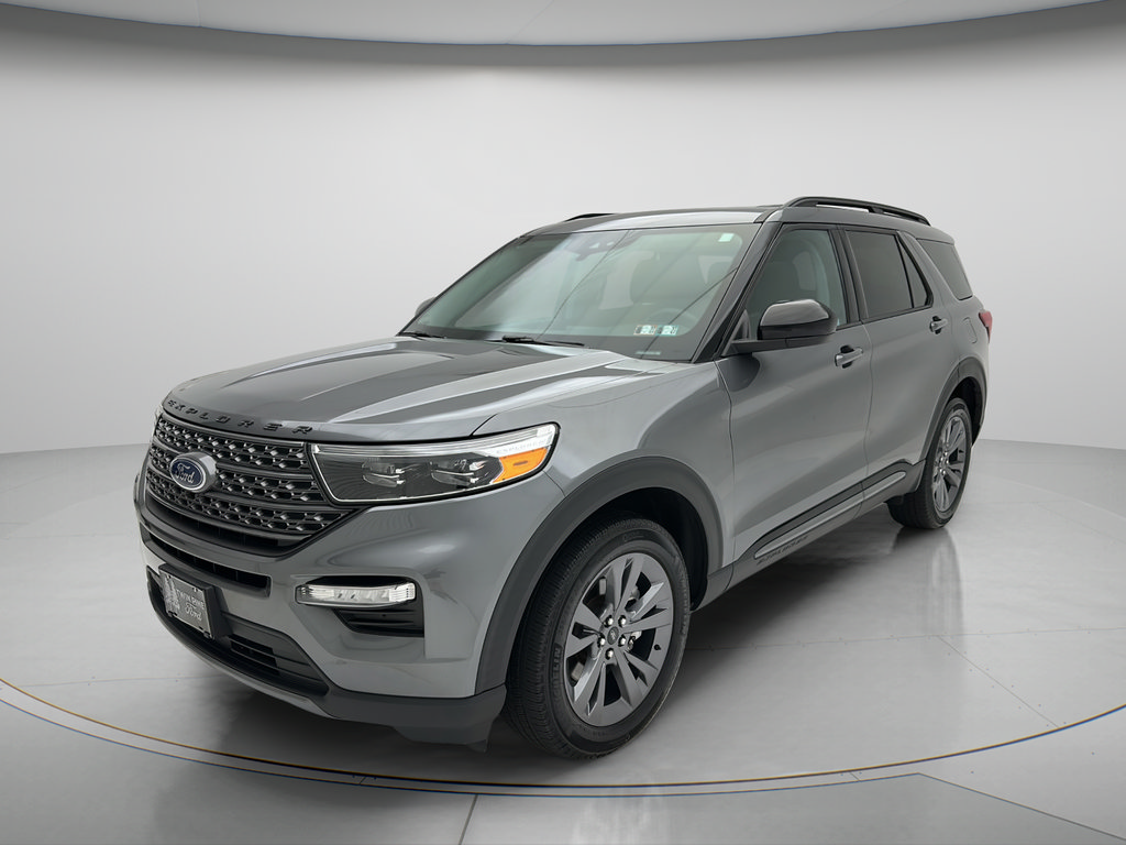 Used 2024 Ford Explorer XLT w/ Equipment Group 202A AWD/4WD image 3