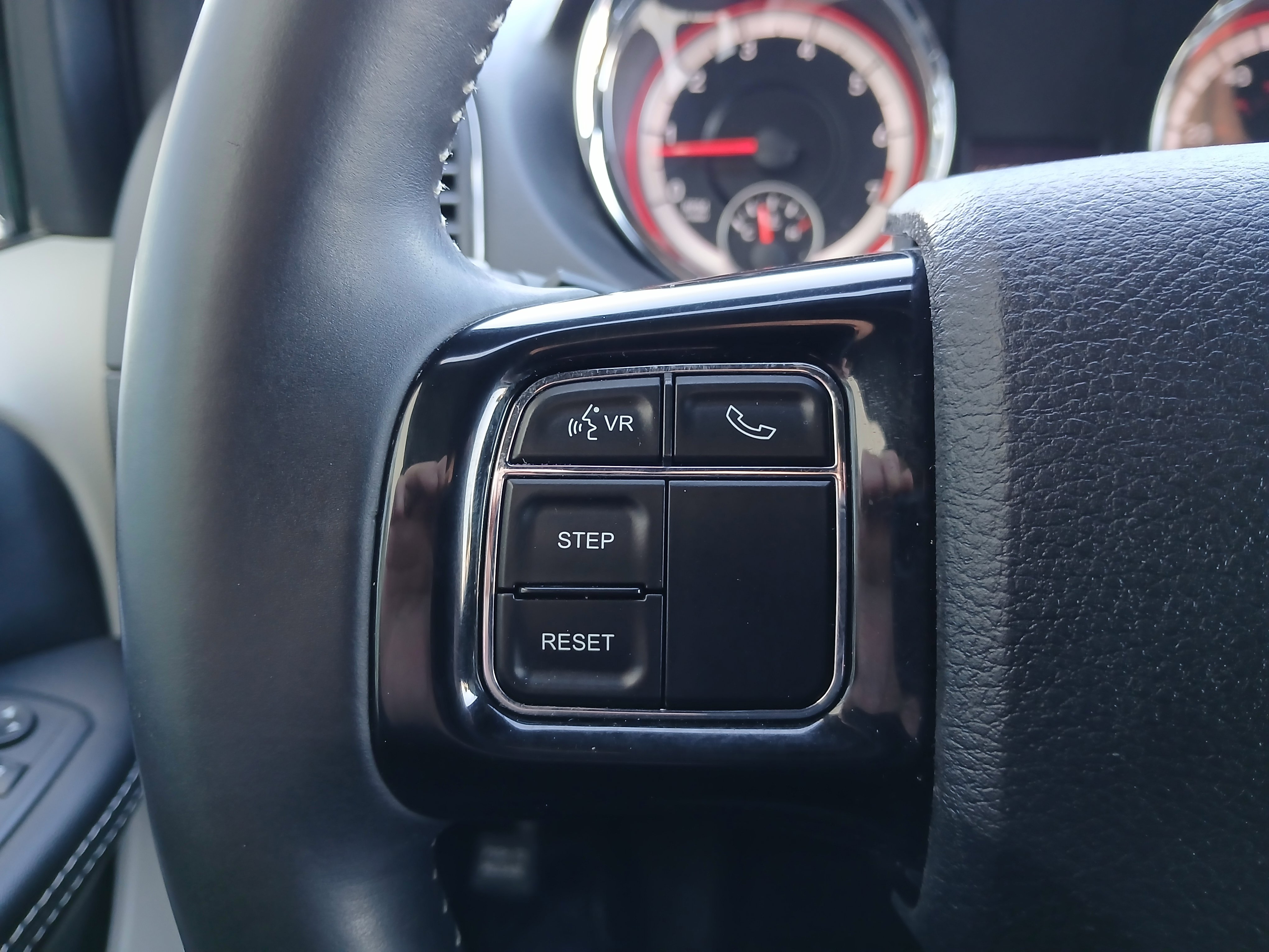 Used 2015 Dodge Grand Caravan SE image 11