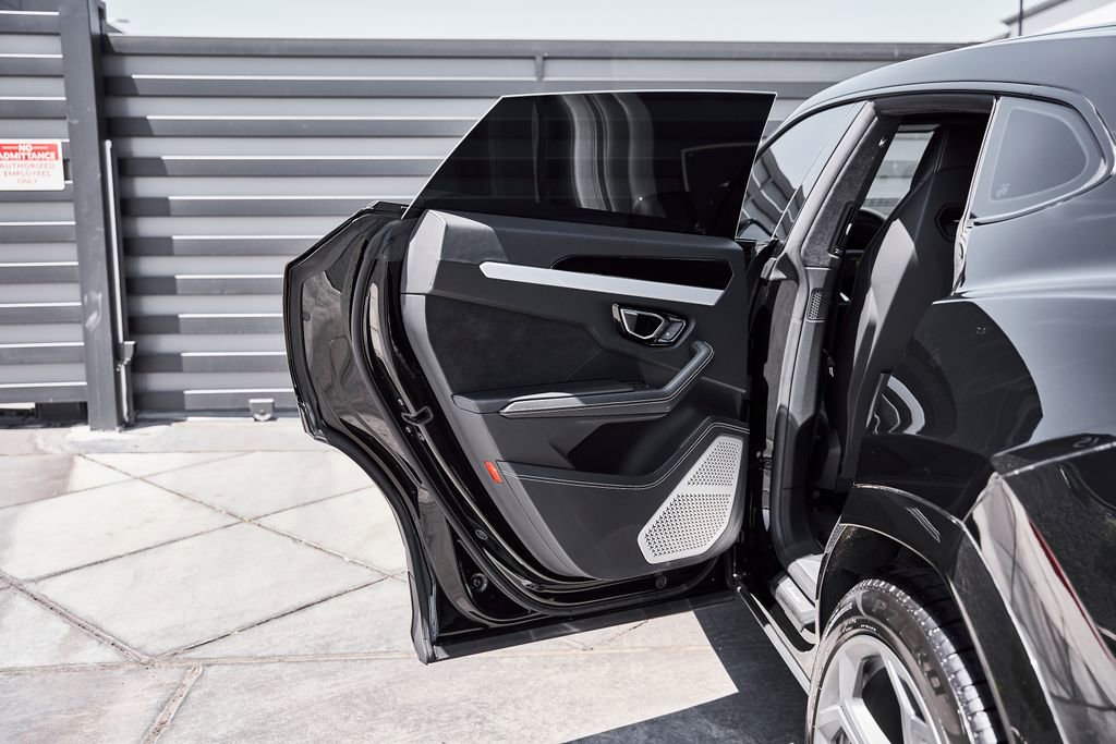 Used 2022 Lamborghini Urus AWD/4WD image 27