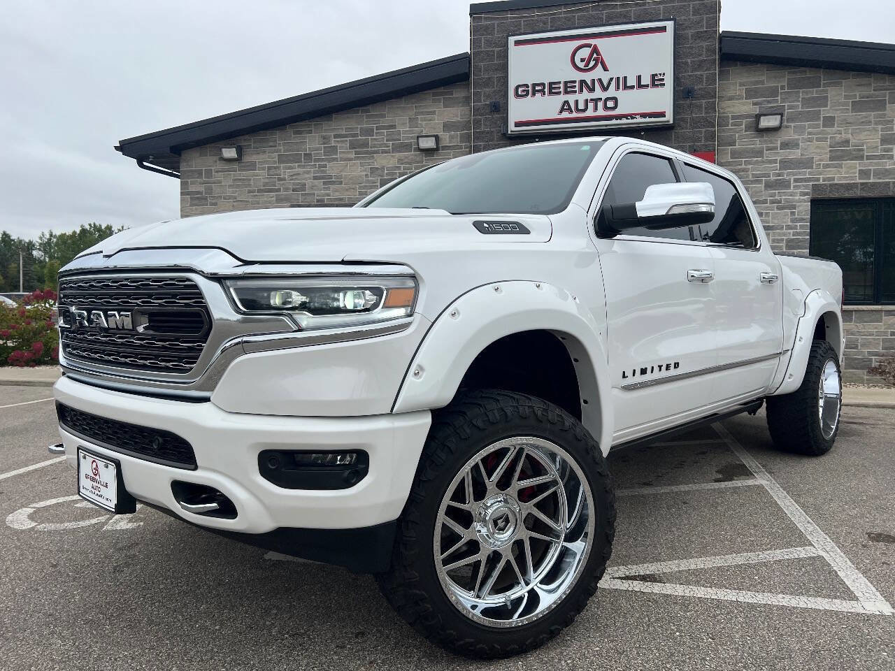 Used 2019 RAM 1500 Limited image 1