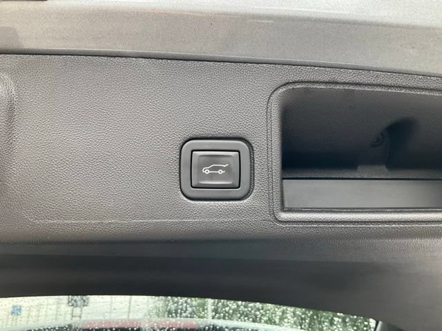 Used 2024 GMC Terrain SLT AWD/4WD image 18