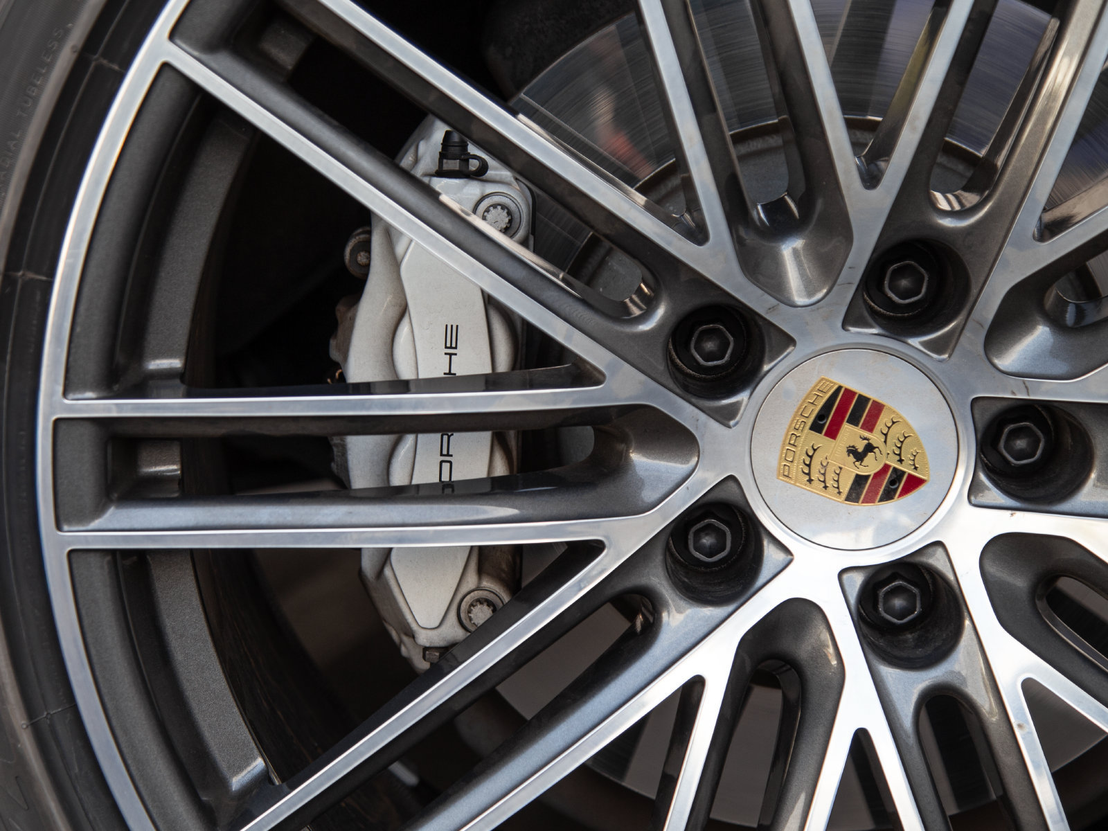 Certified 2023 Porsche Cayenne Turbo AWD/4WD image 3