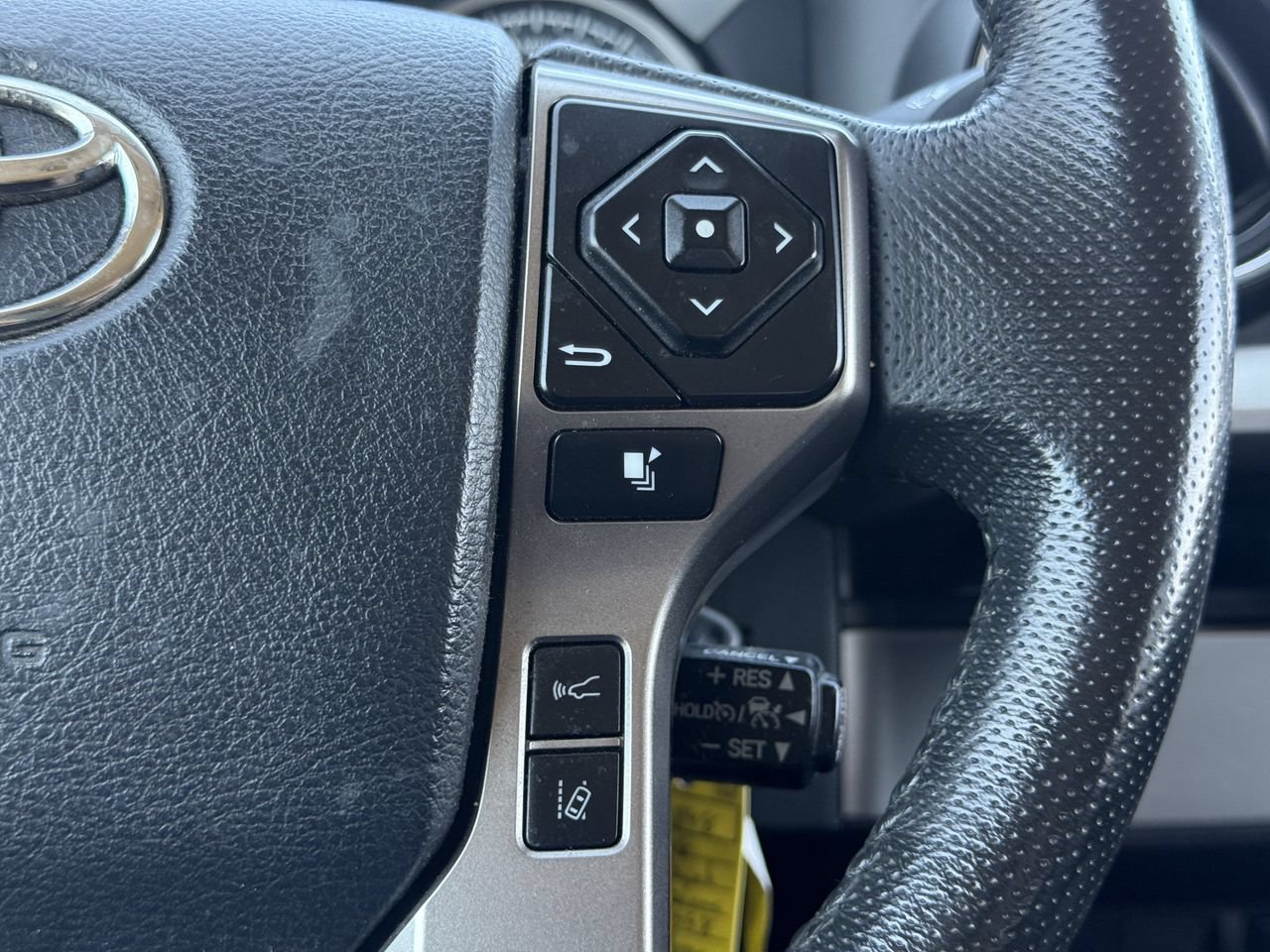 Used 2018 Toyota Tacoma SR5 RWD image 13