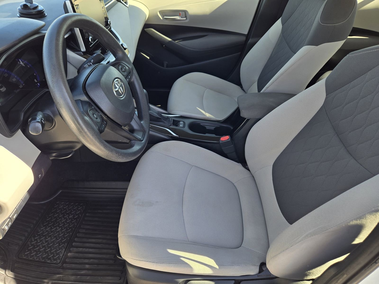 Used 2020 Toyota Corolla LE image 16