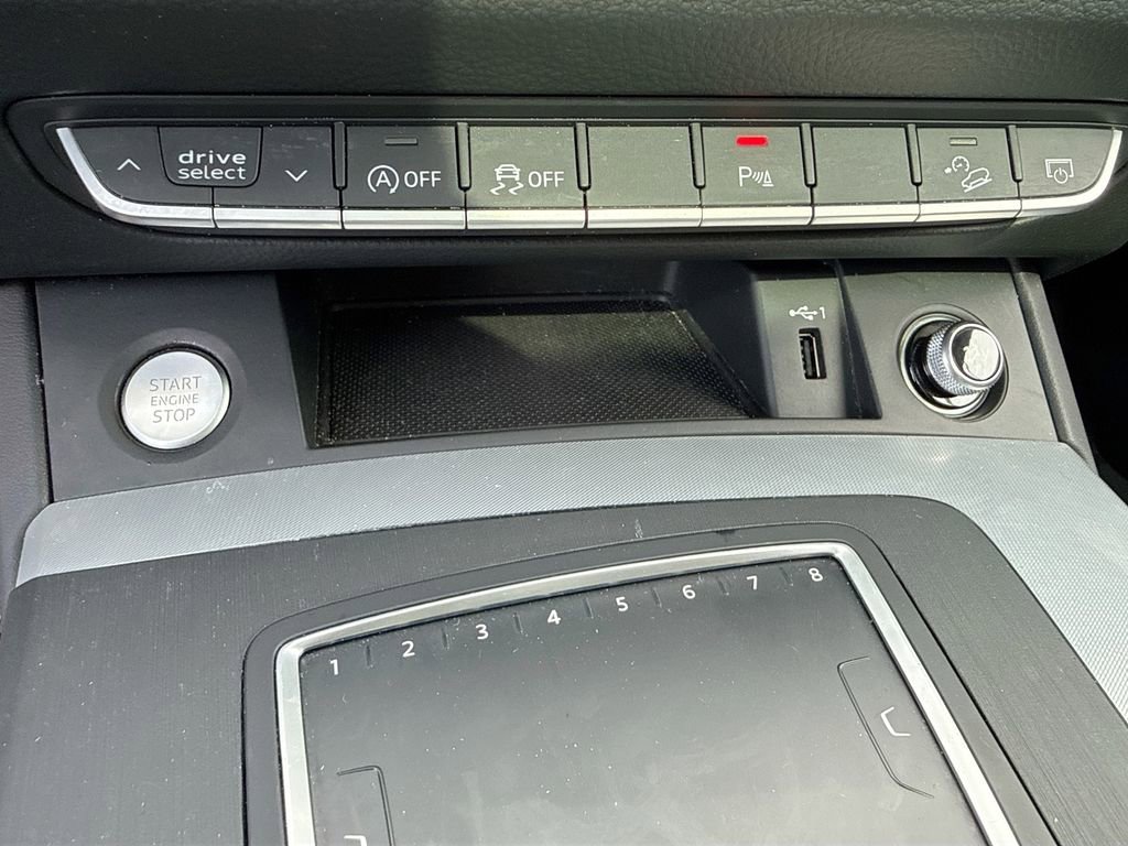 Used 2020 Audi Q5 2.0T Titanium Premium Plus w/ Premium Plus Package image 31