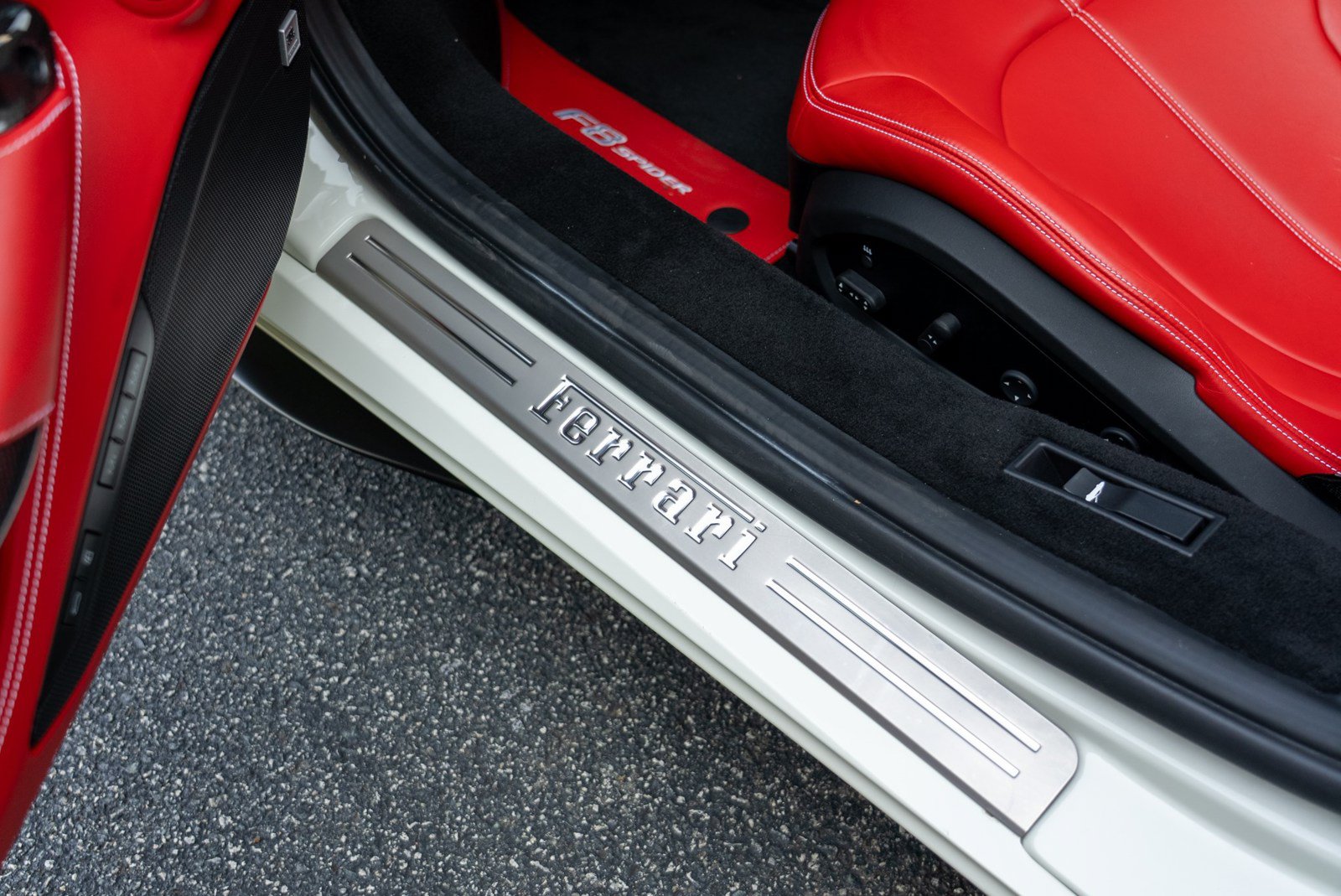 Used 2022 Ferrari F8 Tributo RWD image 35