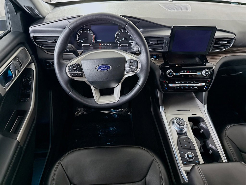 Used 2024 Ford Explorer Limited image 3