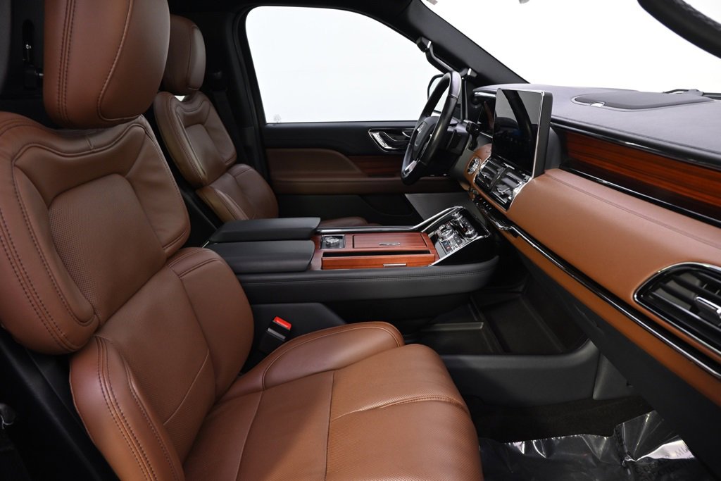 Certified 2024 Lincoln Navigator Reserve w/ Equipment Group 201A image 16