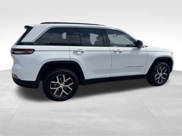 Used 2024 Jeep Grand Cherokee Limited AWD/4WD image 3