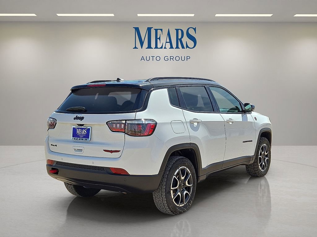 Used 2024 Jeep Compass Trailhawk image 5