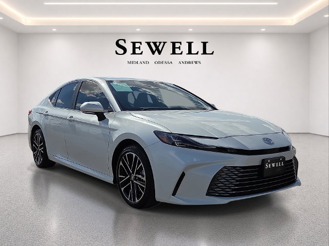 Used 2025 Toyota Camry XLE FWD image 6