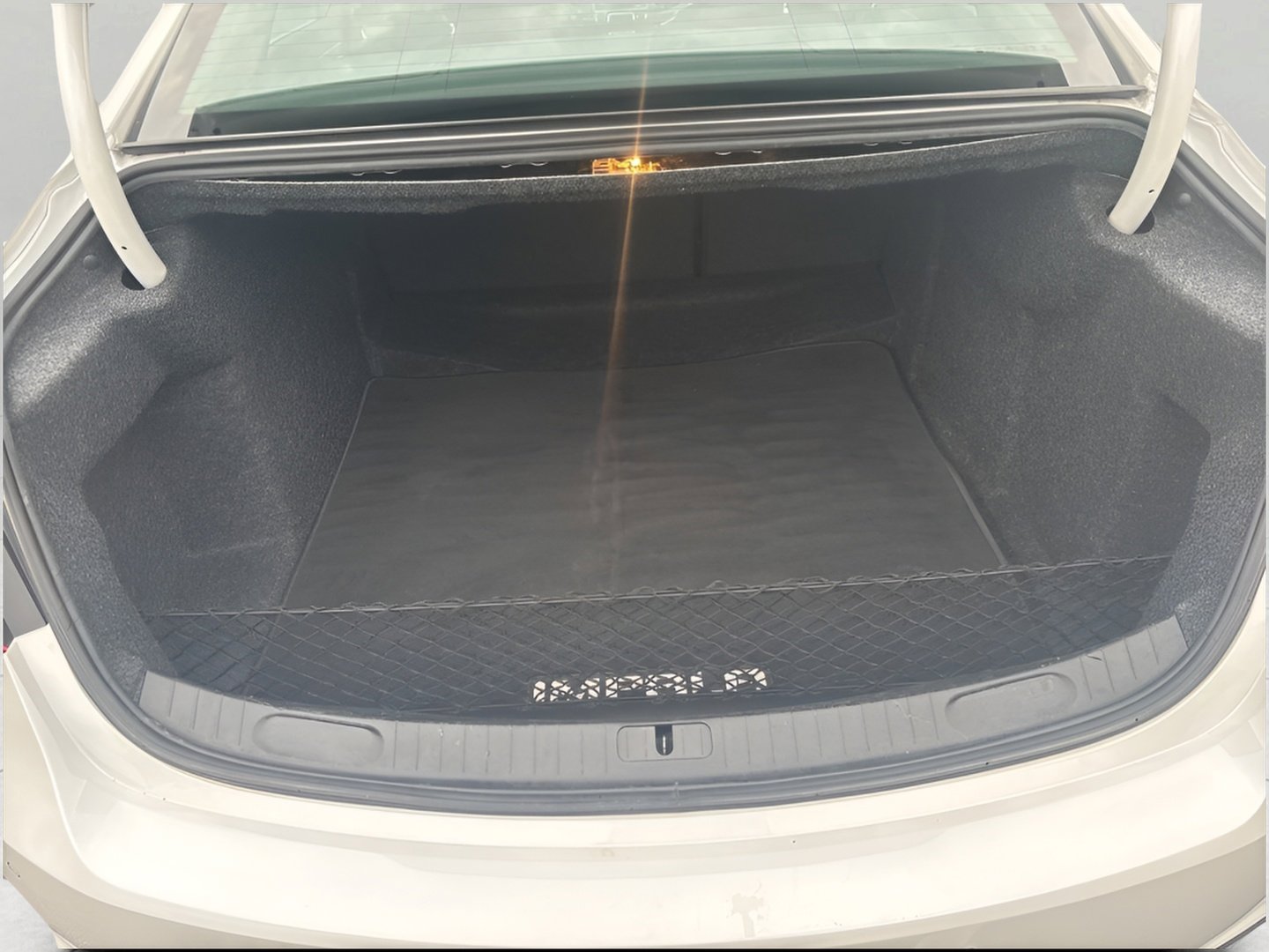 Used 2018 Chevrolet Impala Premier w/ Premier Confidence Package FWD image 15