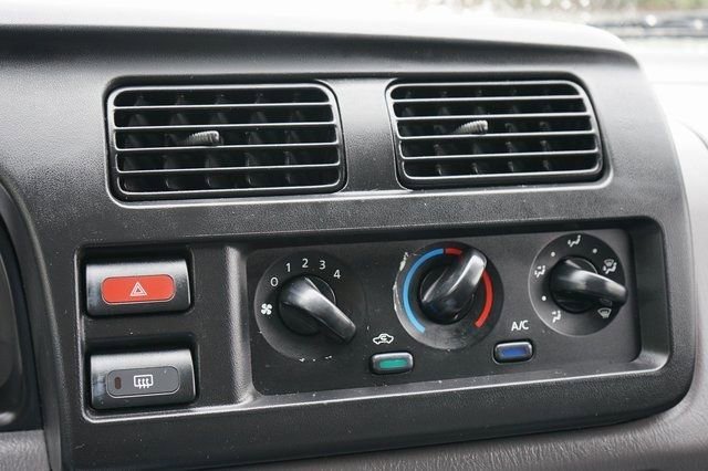 Used 2000 Nissan Xterra SE image 17