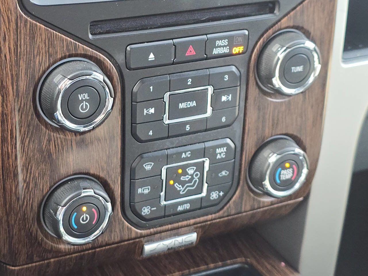 Used 2013 Ford F150 Lariat w/ Lariat Chrome Pkg image 20