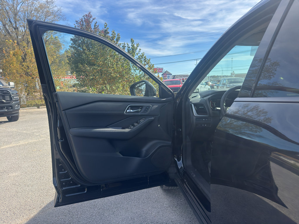 New 2026 Nissan Rogue Platinum w/ Platinum Premium Package image 18