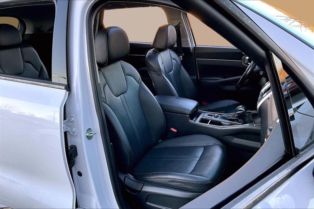 Used 2022 Kia Sorento EX w/ Panoramic Sunroof Package image 22