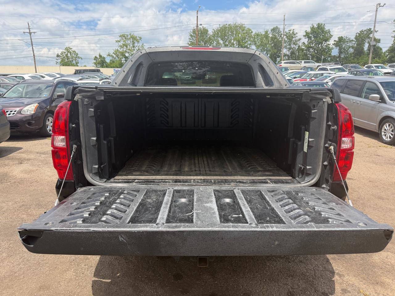 Used 2011 Chevrolet Avalanche LT AWD/4WD image 31