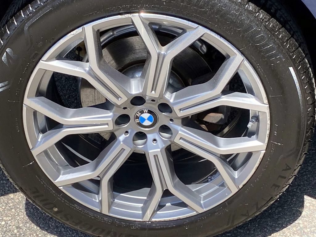 Used 2021 BMW X7 xDrive40i w/ Executive Package AWD/4WD image 27