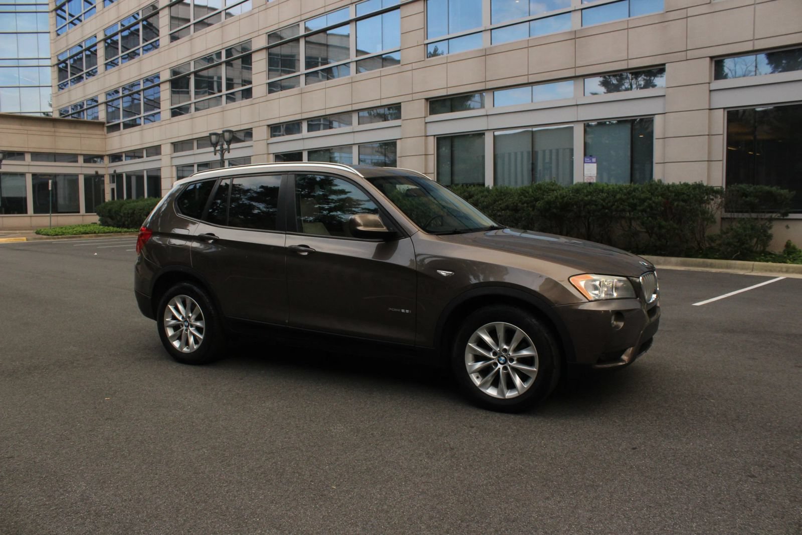 Used 2013 BMW X3 xDrive28i w/ Premium Pkg AWD/4WD image 2